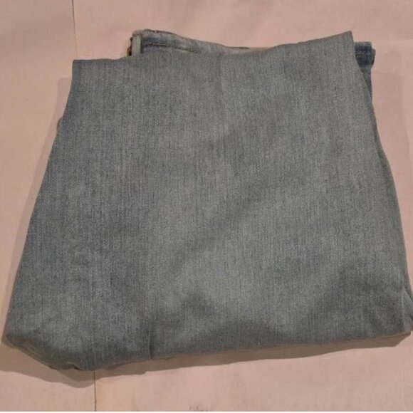 Women's Levi's® Classic Straight-Leg Jeans Color: Indigo Imagine Size: 27(US 4)S - Picture 3 of 4